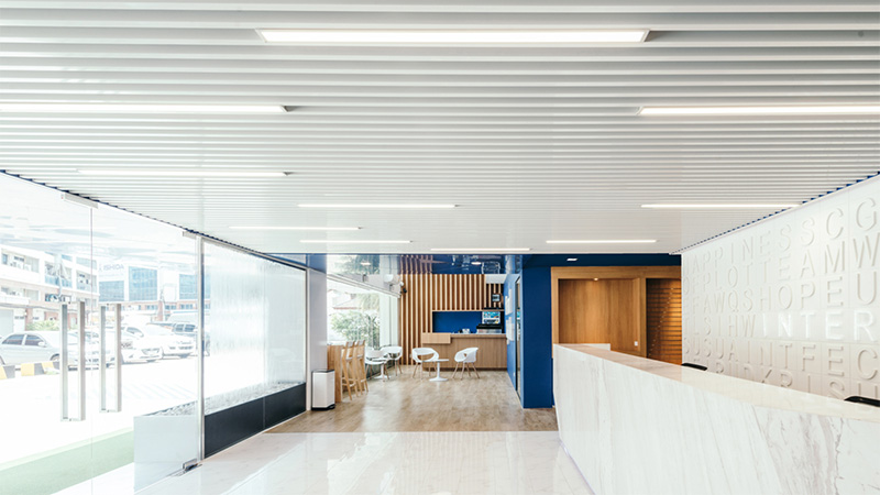 Recessed lights with proper lumens adequately light a lobby without creating glare.