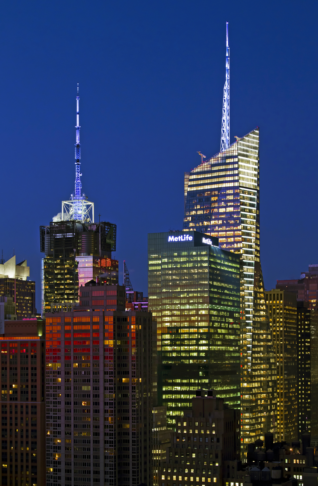 A skyline view of the Bank of America Tower pictured with the MetLife building in the foreground.