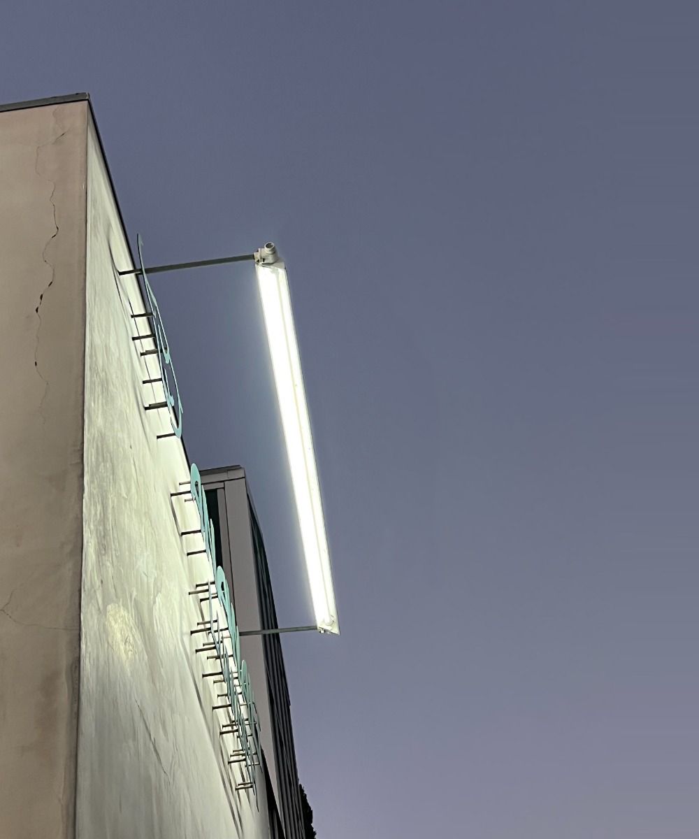 The 31029 sign light offers an adjustable angle and fits 3/4" NPT threaded pipe mounting arms for lighting flexibility