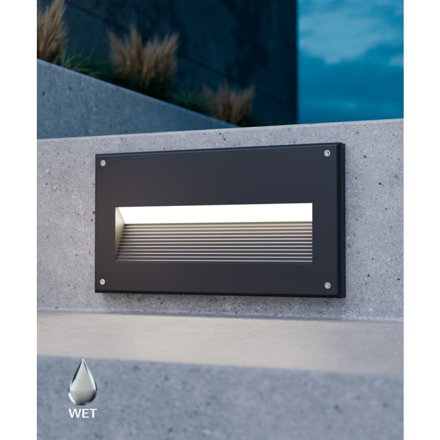 Recessed Wall-Mounted Baffled LED Step Light