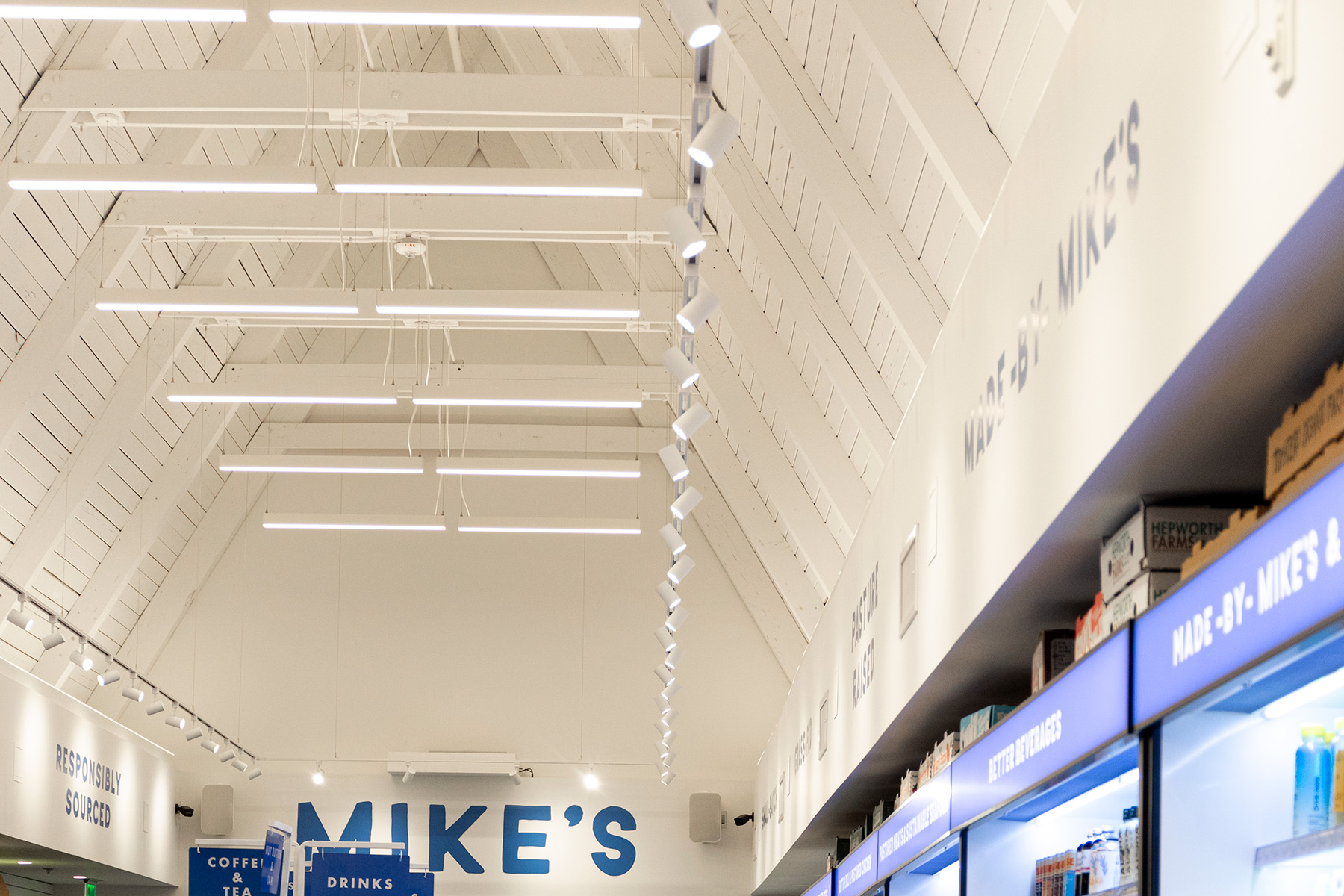 Openshop’s lighting goal with Mike’s Organic was to create a warm, welcoming environment that invites customers to spend time exploring products