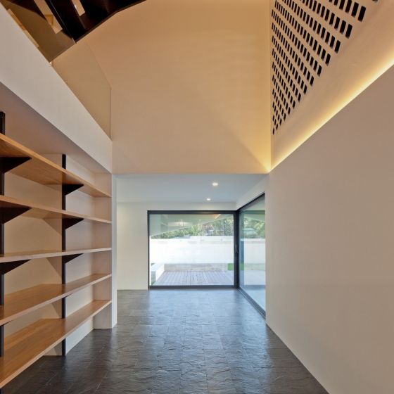 Alcon Linear Wall LED Light Bar - Image 1