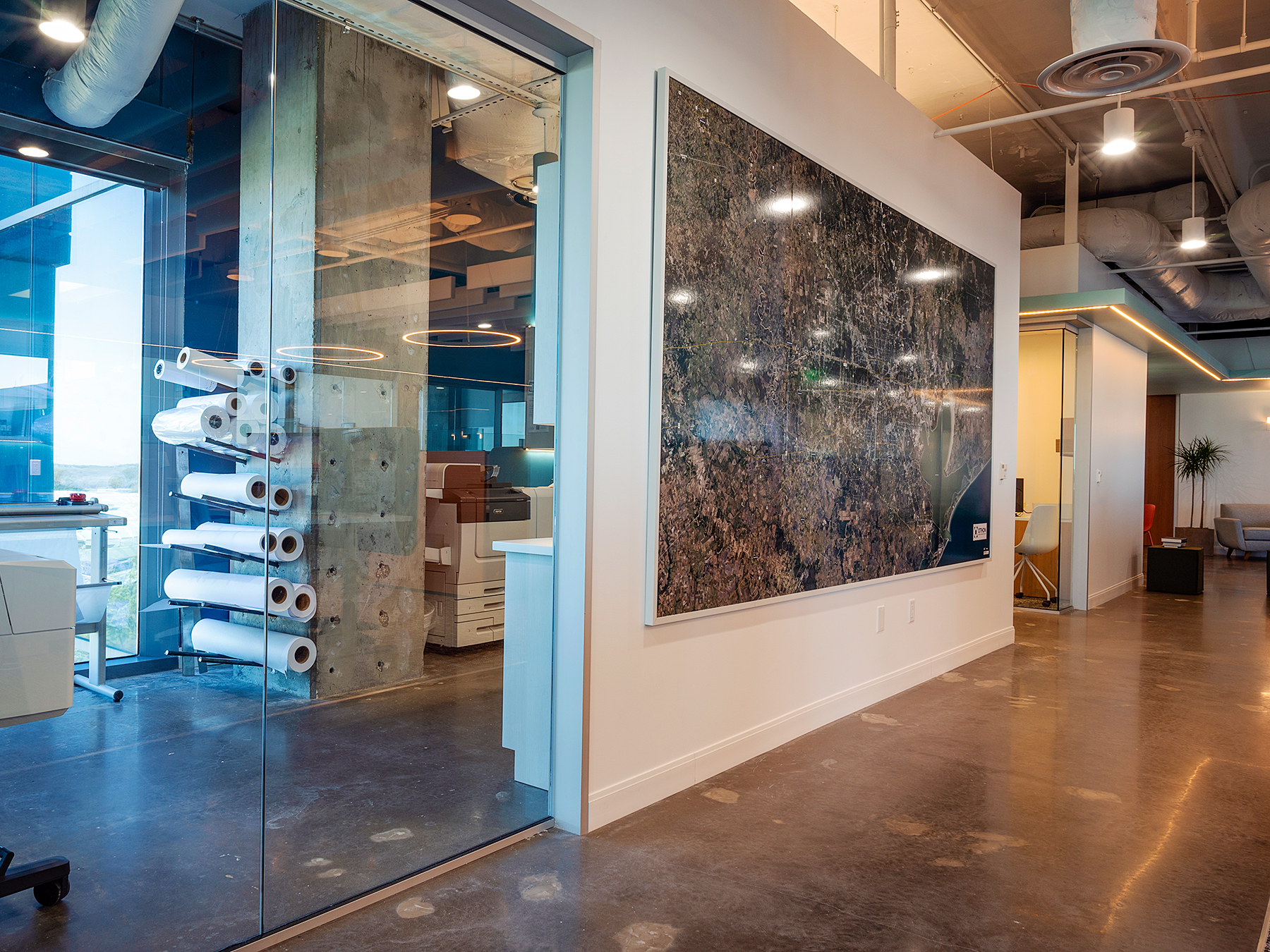 A 1-inch linear recessed light runs around the perimeter of the private office spaces, adding dimension and balancing with natural light through the windows.